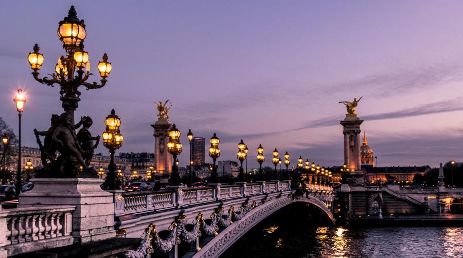 Bro over Seinen i Paris